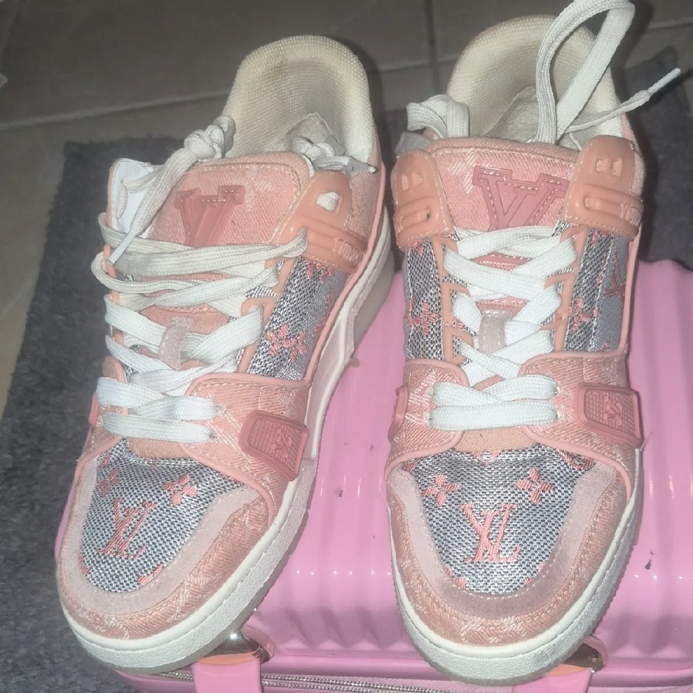 Louis Vuitton Women's Sneakers in Pink and White - Picture 4 of 7
